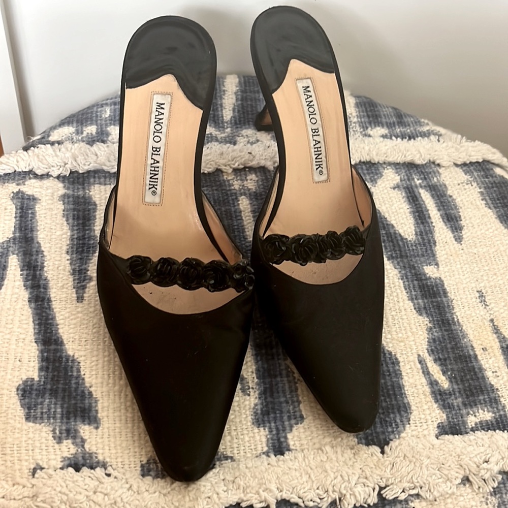 Black manolo blahniks